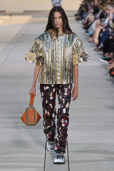 Look 49